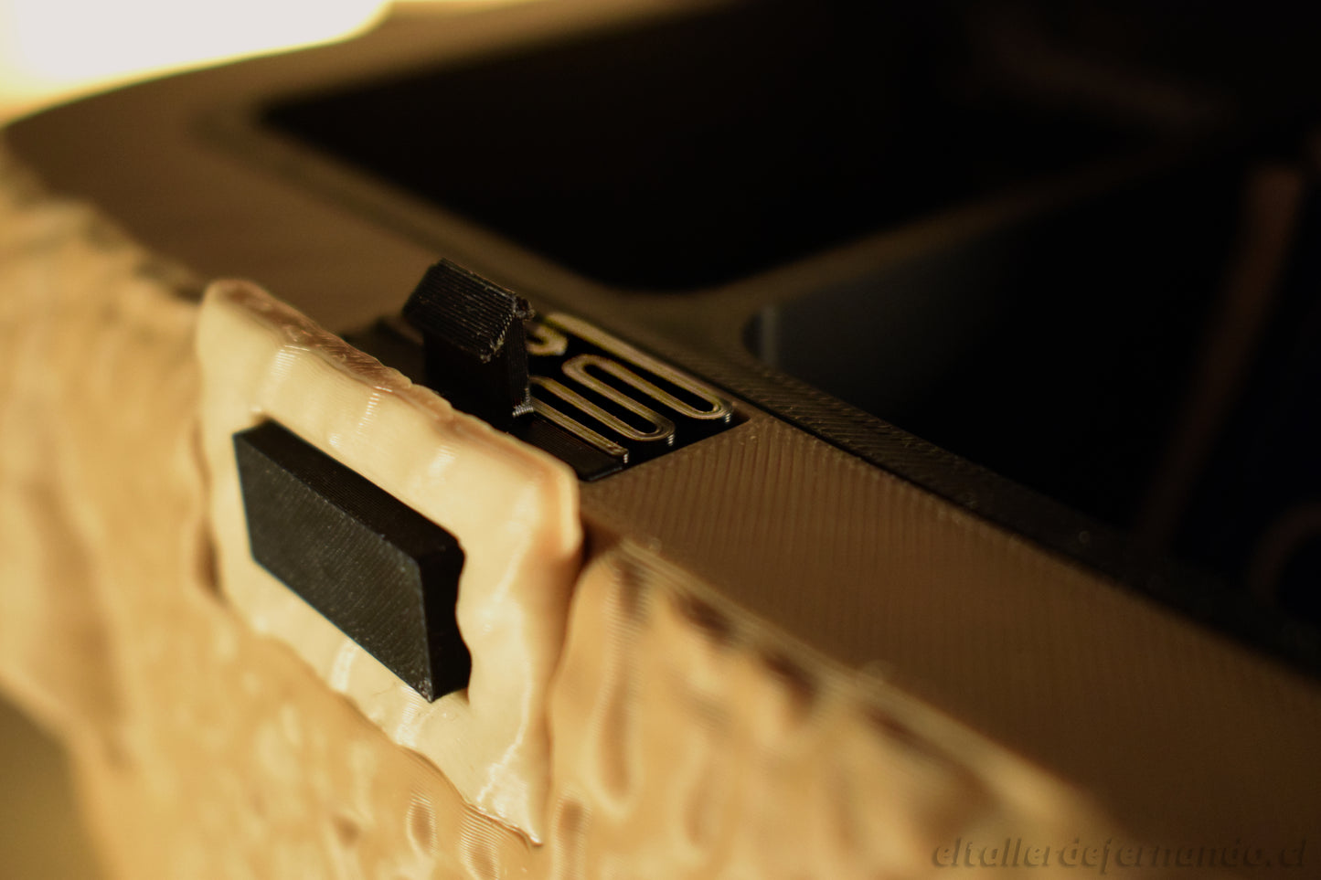 Cajoso – El Guardián Mecánico de tus Tesoros