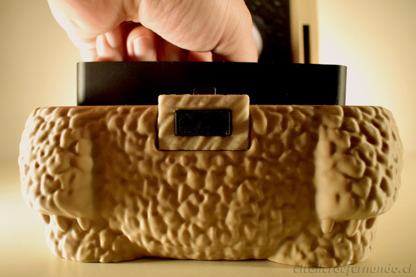 Cajoso – El Guardián Mecánico de tus Tesoros